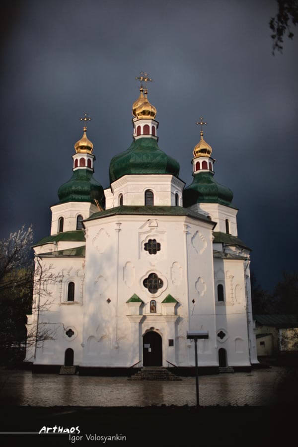Це був перший в українській архітектурі хрещатий п'ятибанний храм нового типу